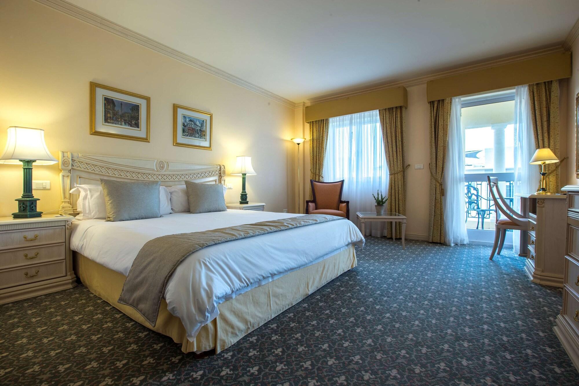 Hotel Le Vendome Cape Town Bagian luar foto A room at the hotel