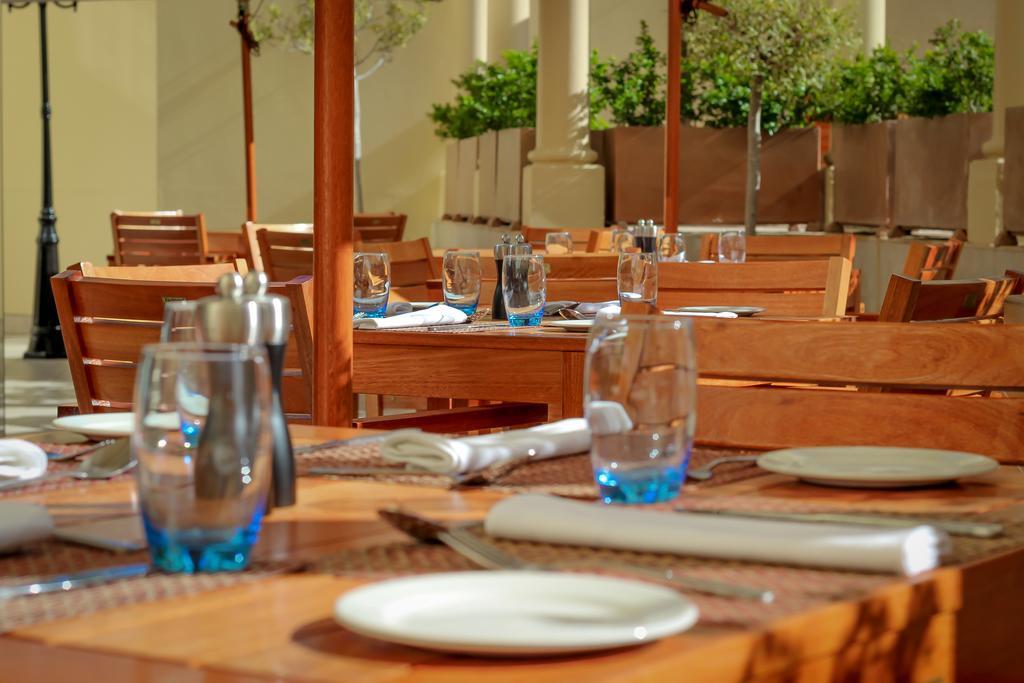 Hotel Le Vendome Cape Town Bagian luar foto Restaurant interior