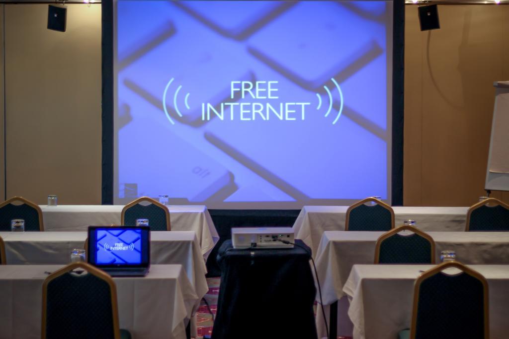 Hotel Le Vendome Cape Town Bagian luar foto Free Internet Day 2011