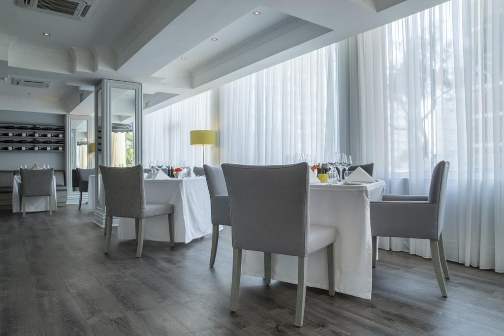 Hotel Le Vendome Cape Town Bagian luar foto Restaurant
