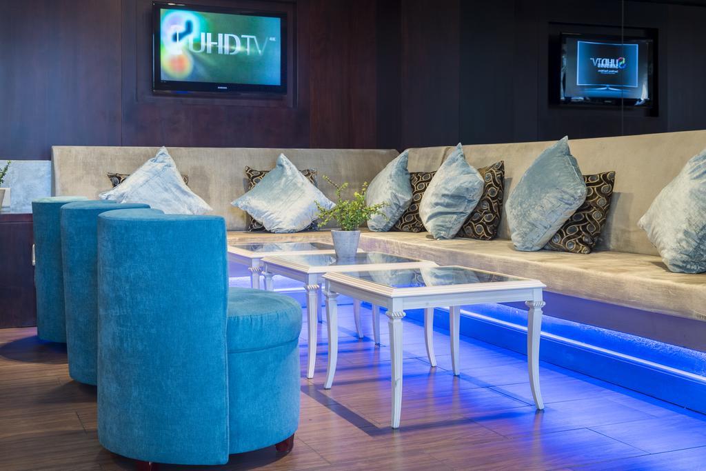 Hotel Le Vendome Cape Town Bagian luar foto The lounge at the airport