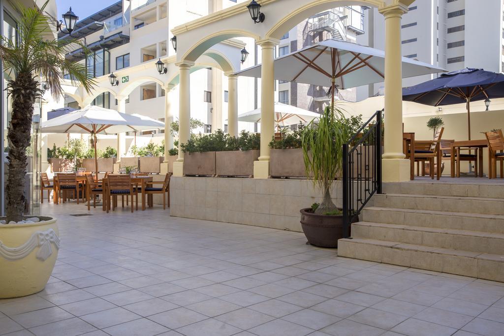Hotel Le Vendome Cape Town Bagian luar foto The hotel's courtyard