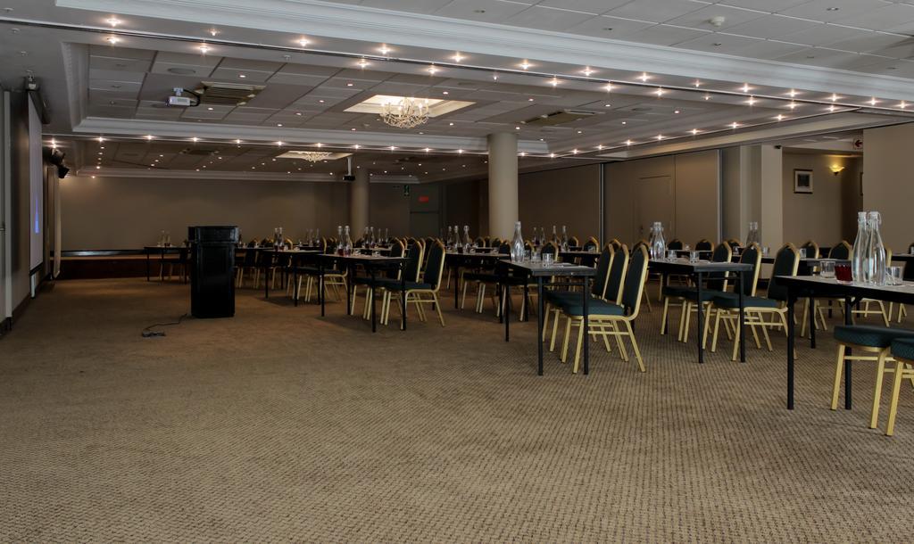 Hotel Le Vendome Cape Town Bagian luar foto The conference room