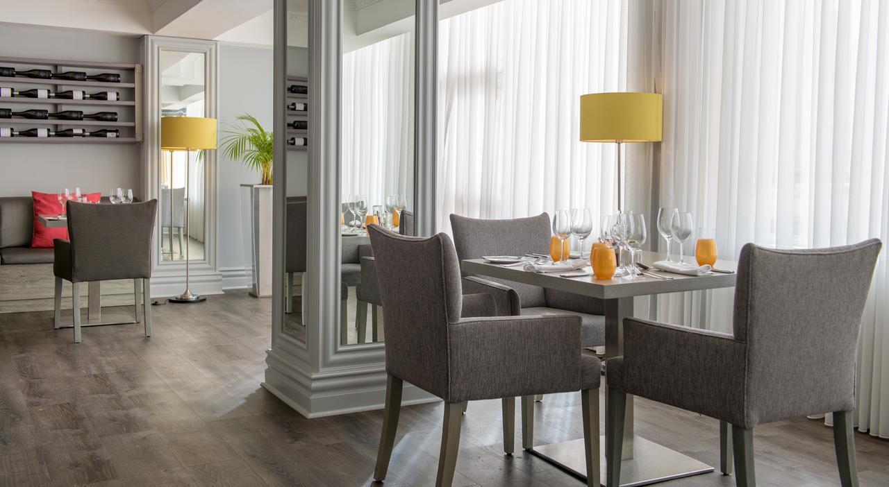 Hotel Le Vendome Cape Town Bagian luar foto Restaurant