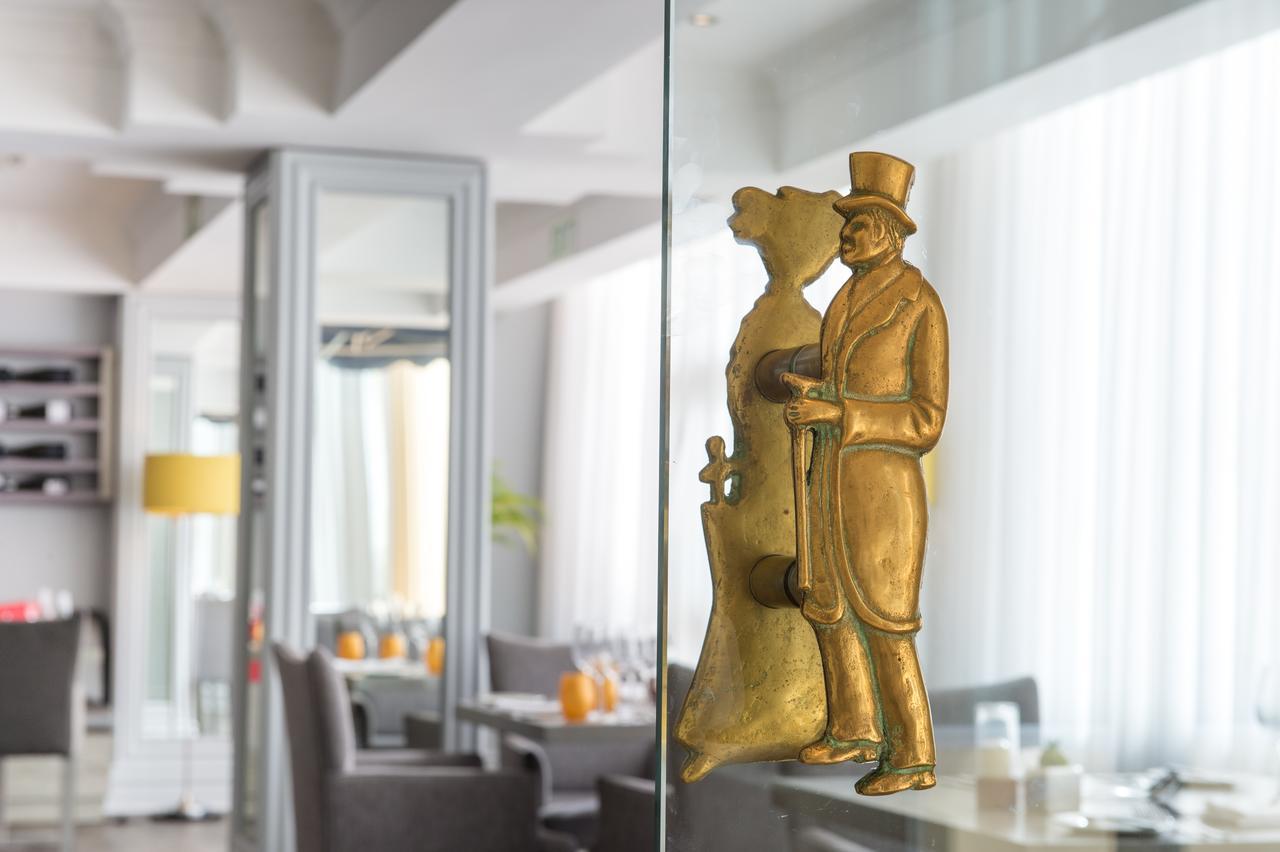 Hotel Le Vendome Cape Town Bagian luar foto The door knocker of the hotel