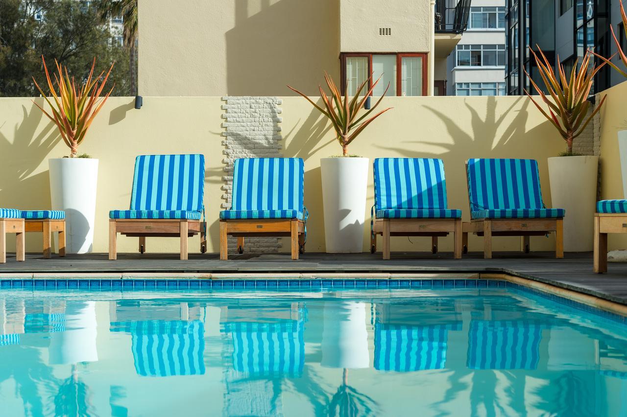 Hotel Le Vendome Cape Town Bagian luar foto The pool at the Hotel