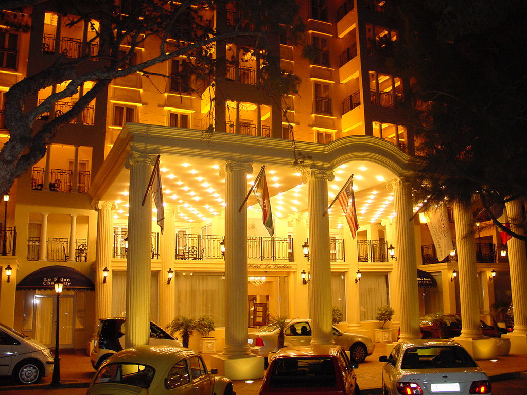 Hotel Le Vendome Cape Town Bagian luar foto The E&O 8 at night