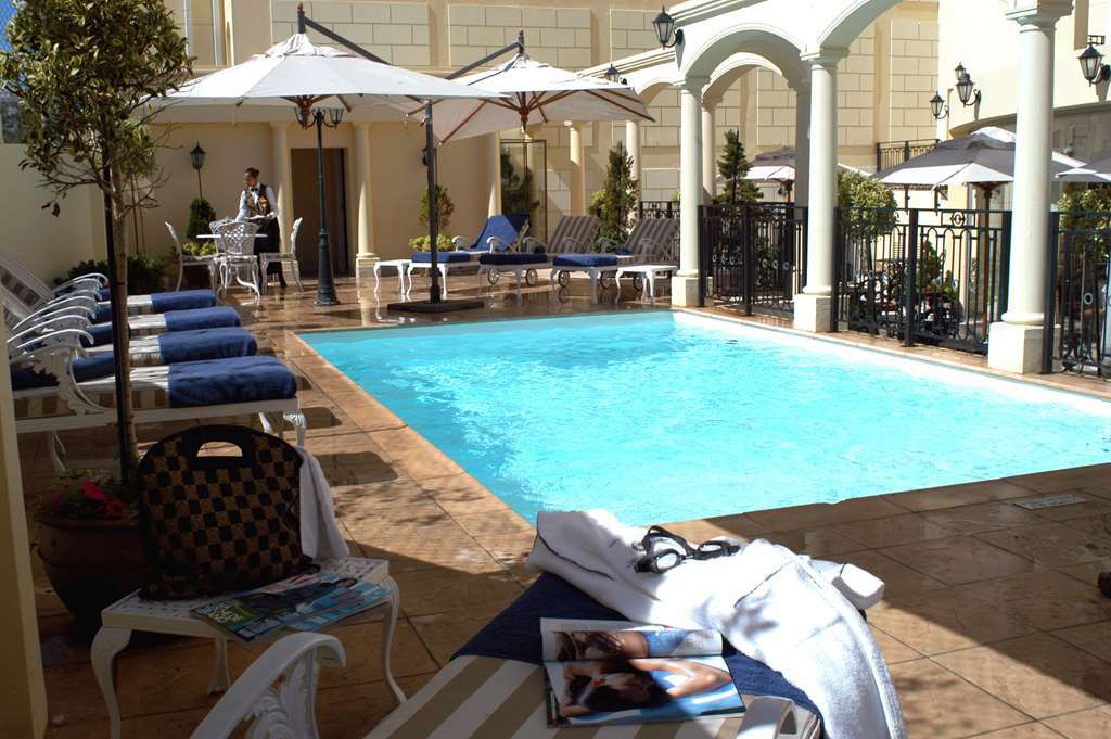 Hotel Le Vendome Cape Town Fasilitas foto The pool at the Cape Town Four Seasons